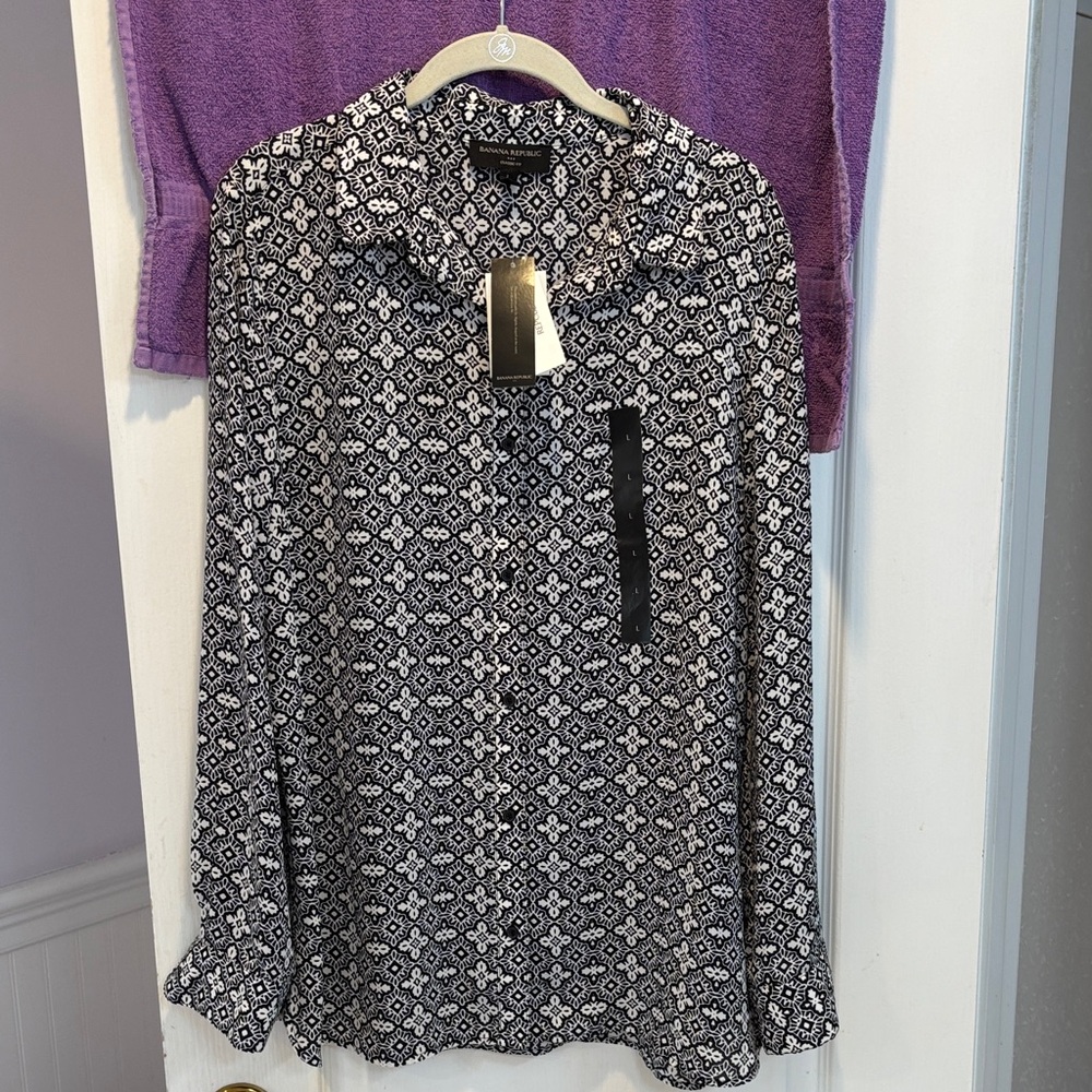 NWT Banana Republic Factory Black and White Patterned Button Down Shirt
